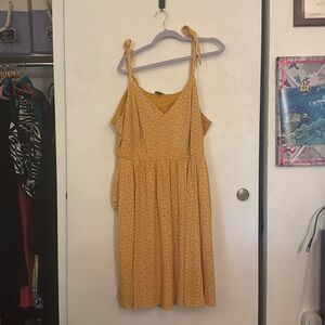 Like new beautiful dress with pockets.